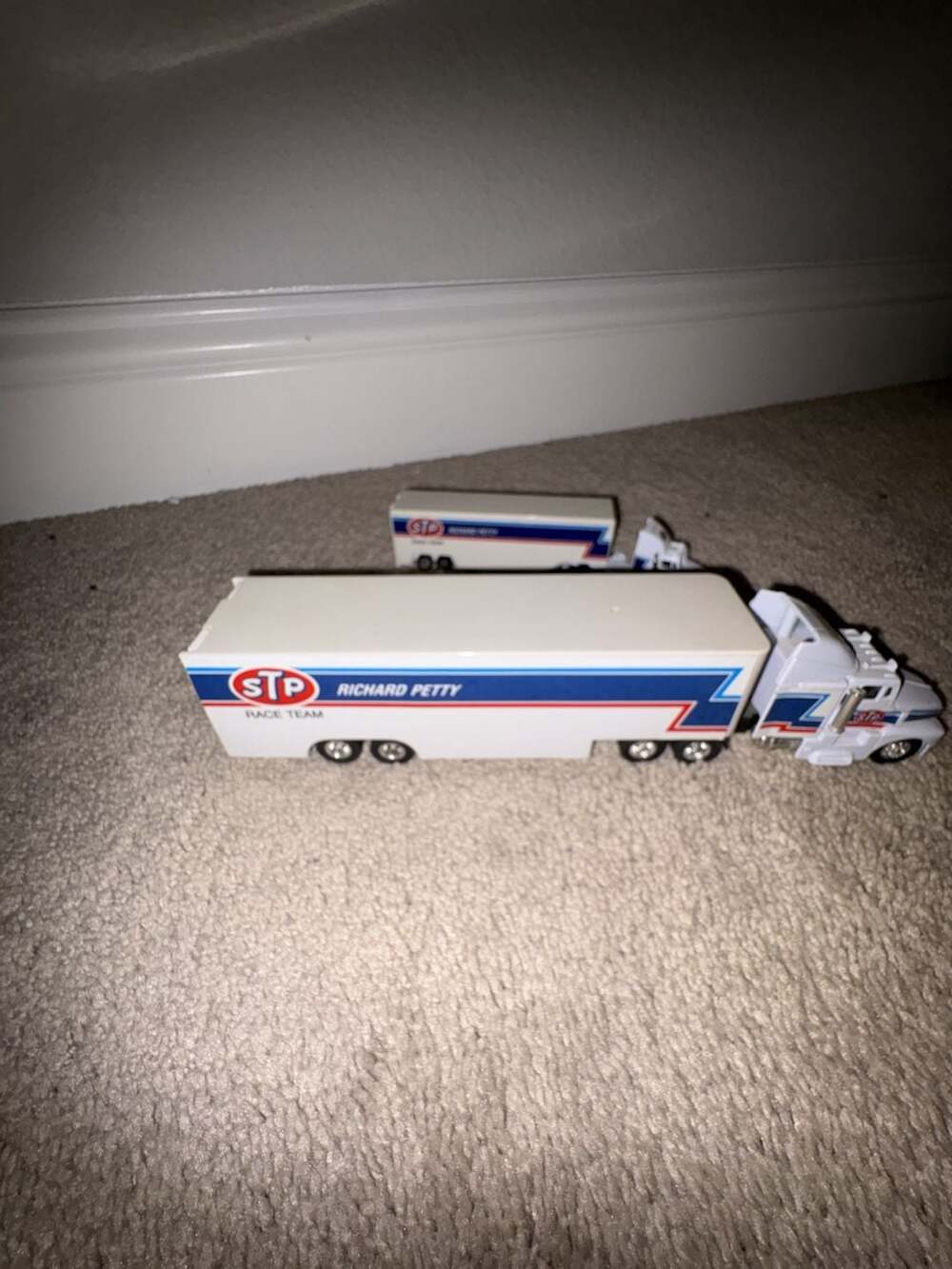 Racing Champions NASCAR Richard Petty STP Race Team Transporter Semi-Truck Set